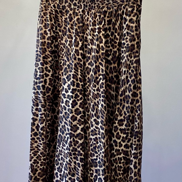 ZARA BASIC Leopard Print Skirt Medium. Falls to below knee length. NWOT - Picture 3 of 4